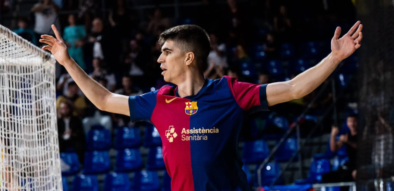 La primera vcitoria del Barça llega 'in extremis' (3-2)