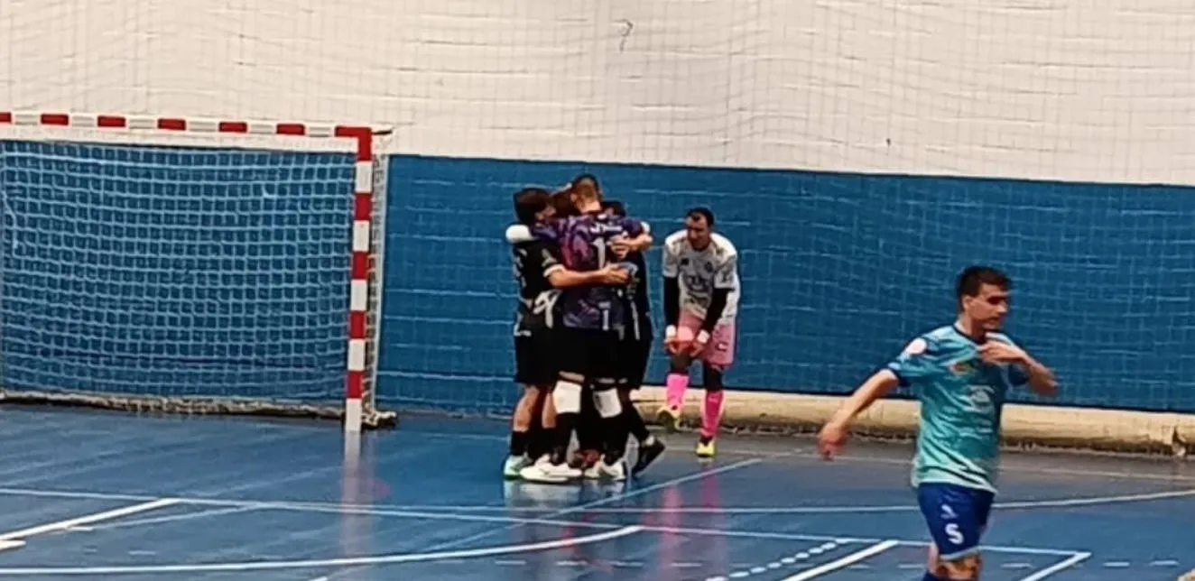 Partido frenético en Mieres: Racing Mieres y Ribeira FS empatan (5-5)