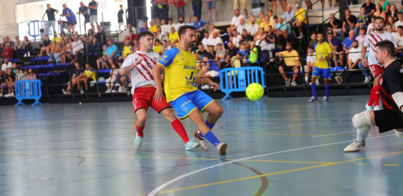 Trabajada victoria del CD Virgili Cádiz ante el debutante Cien Vinos ADYO Cañada Rosal