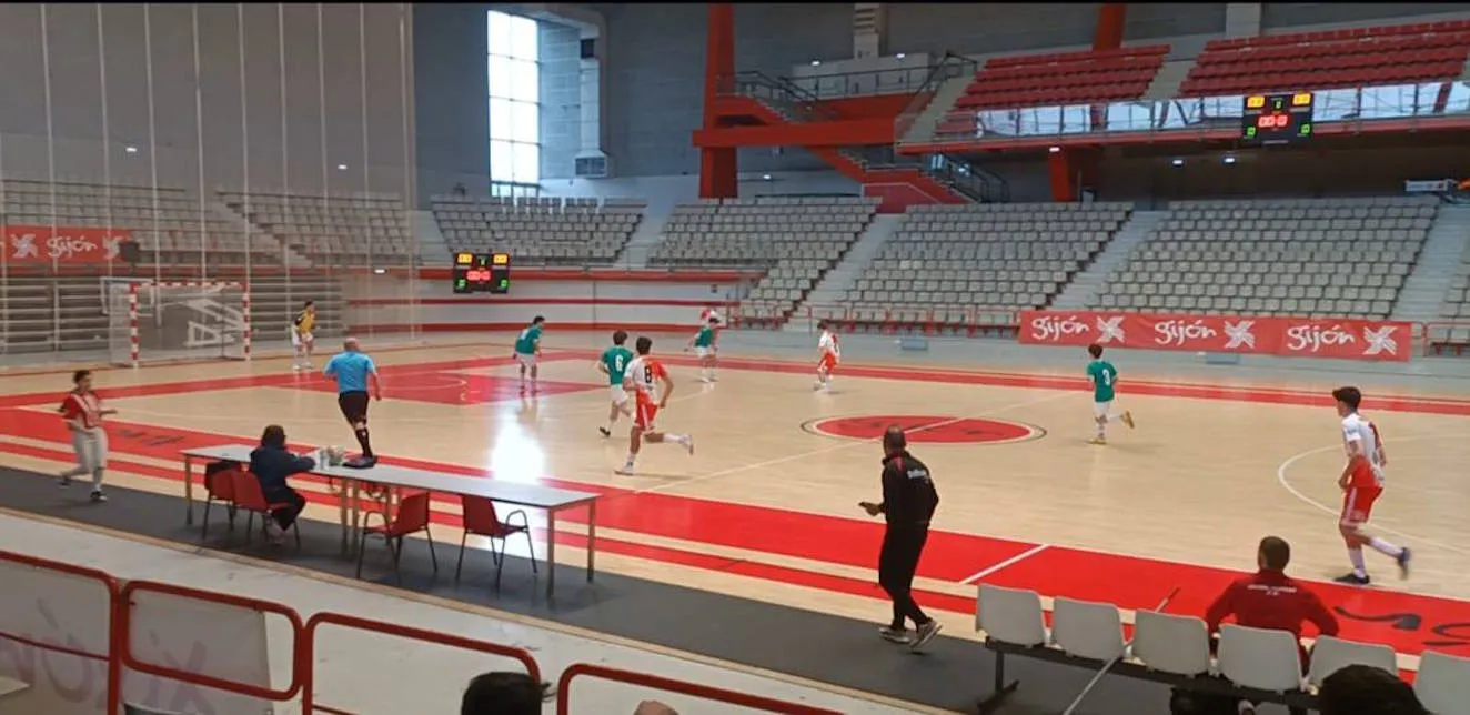 El Gijón Playas B remonta y vence 5-3 a San Juan La Carisa en un disputado partido