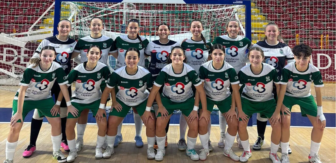 El Deportivo Córdoba sufre ante el Granada su primera derrota en casa (1-5)