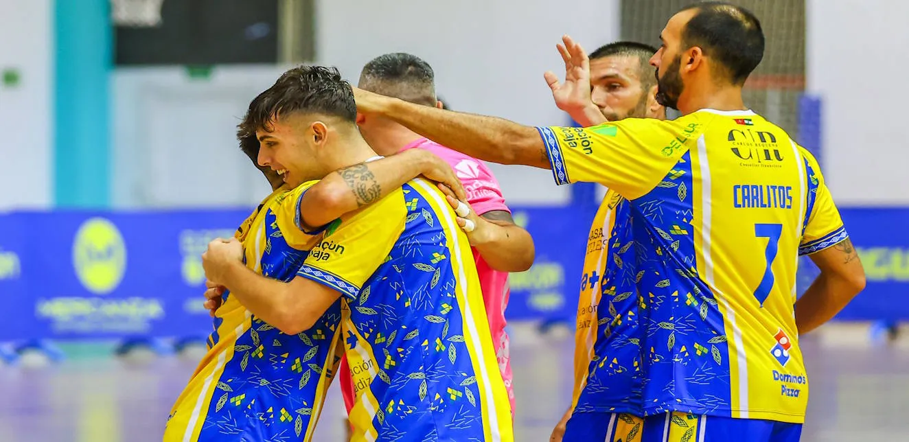 Emoción, goles y compromiso: Jesulito pide matrimonio y el Virgili Cádiz celebra con victoria