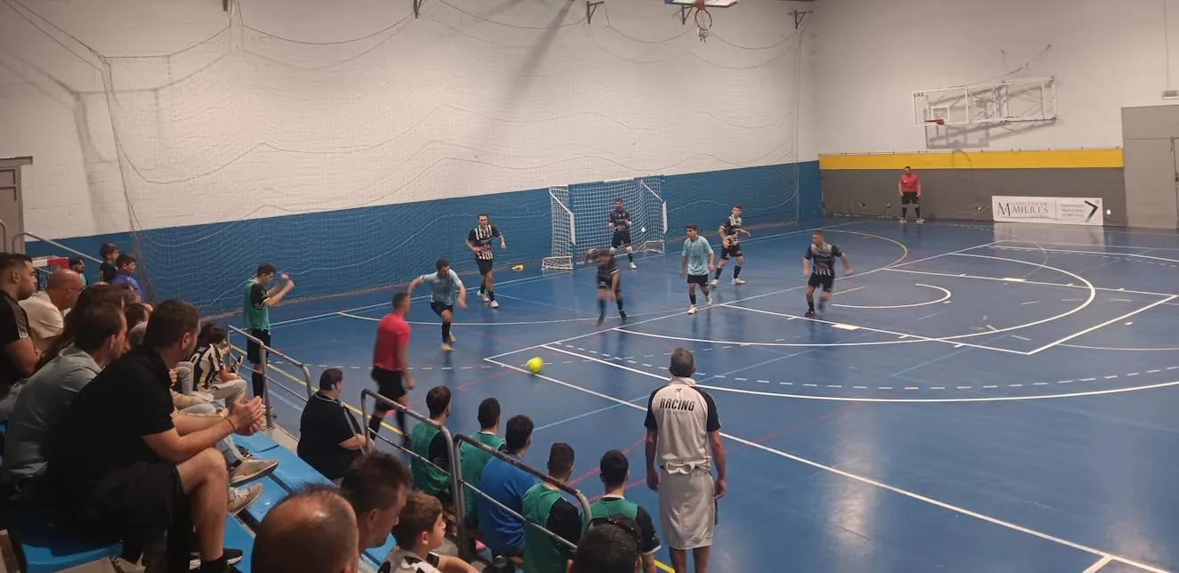 Racing de Mieres se exhibe en el Municipal Sur y doblega a Amigos de Soto FS con autoridad