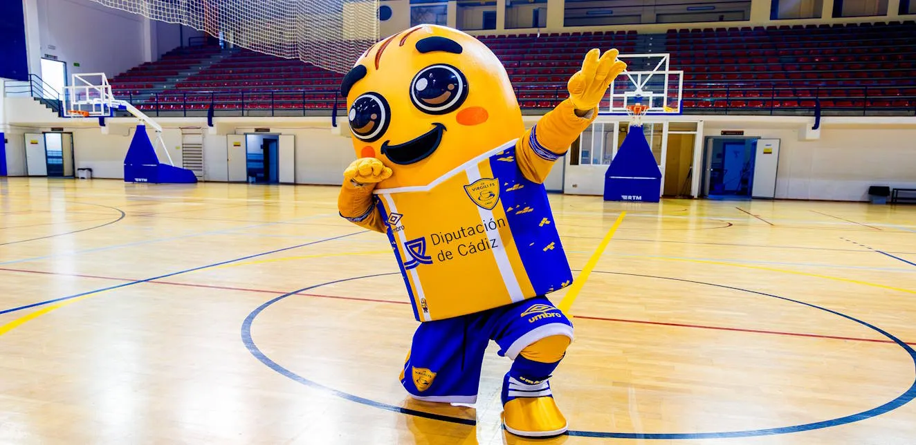 Panaderín, el 'manolete' gaditano convertido en mascota del CD Virgili Cádiz, se hace real