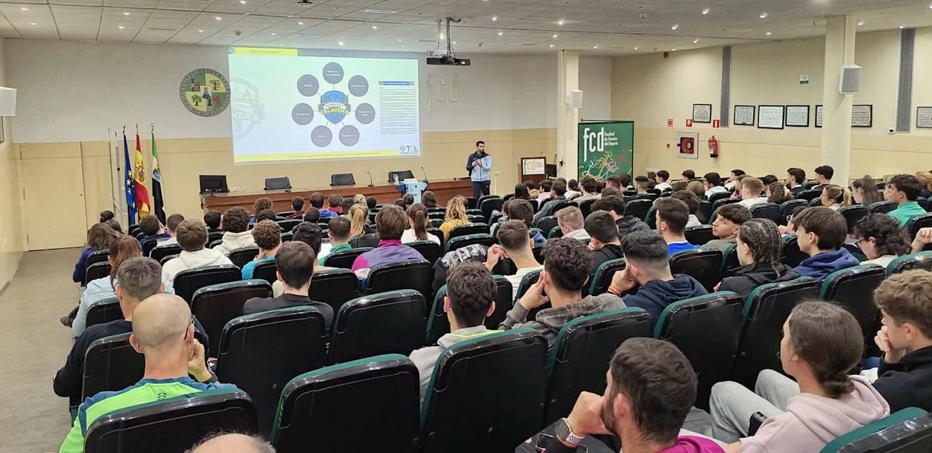 El Fútbol Sala Talavera lleva su modelo metodológico a la Universidad de Extremadura