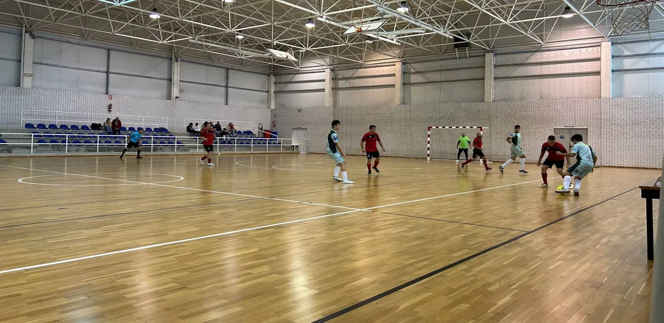 Gijón Playas B se estrena su casillero de victoria con autoridad: remontada y goleada en Caseras