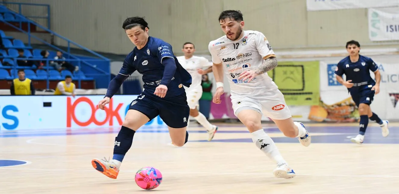 O Parrulo Ferrol se impone con autoridad al Córdoba Patrimonio en A Malata (4-2)