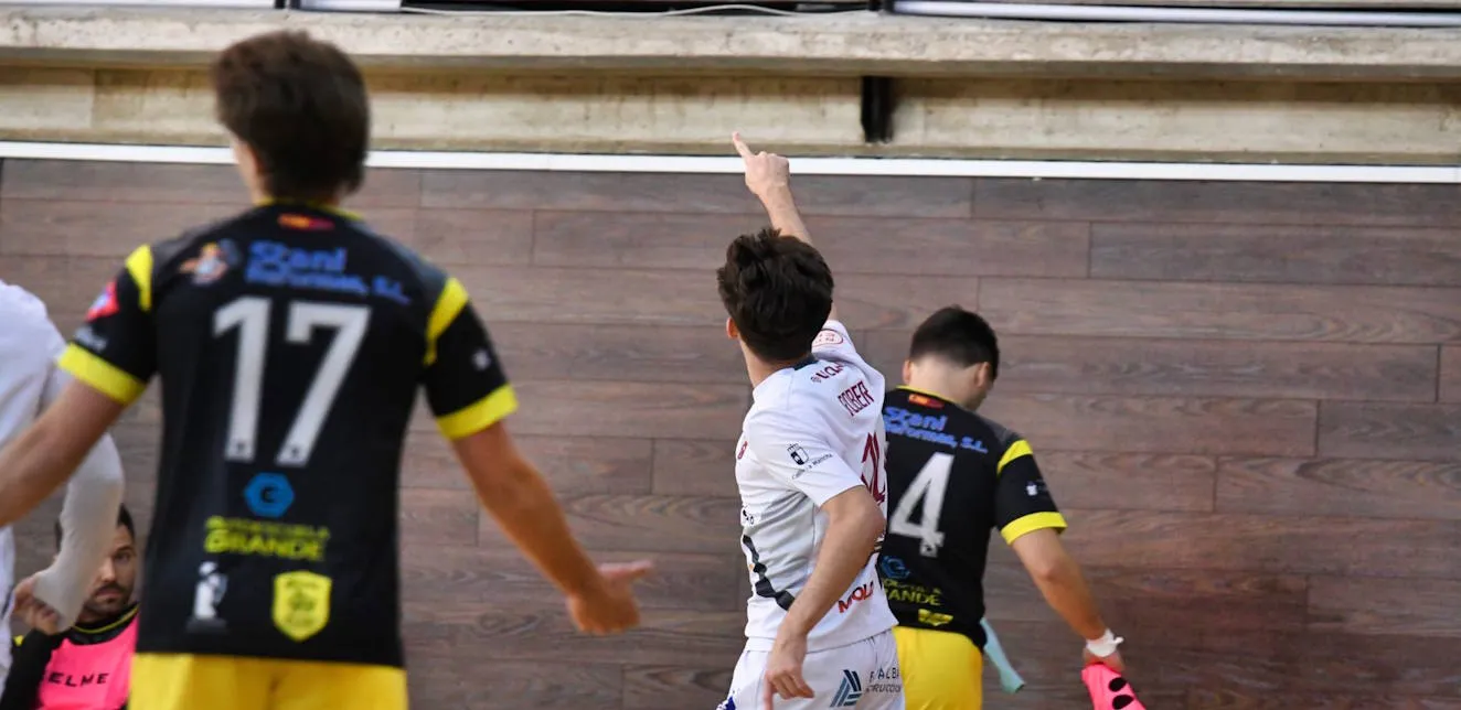 El Albacete FS sigue de dulce y vence al Dehesa Villalba (2-1)