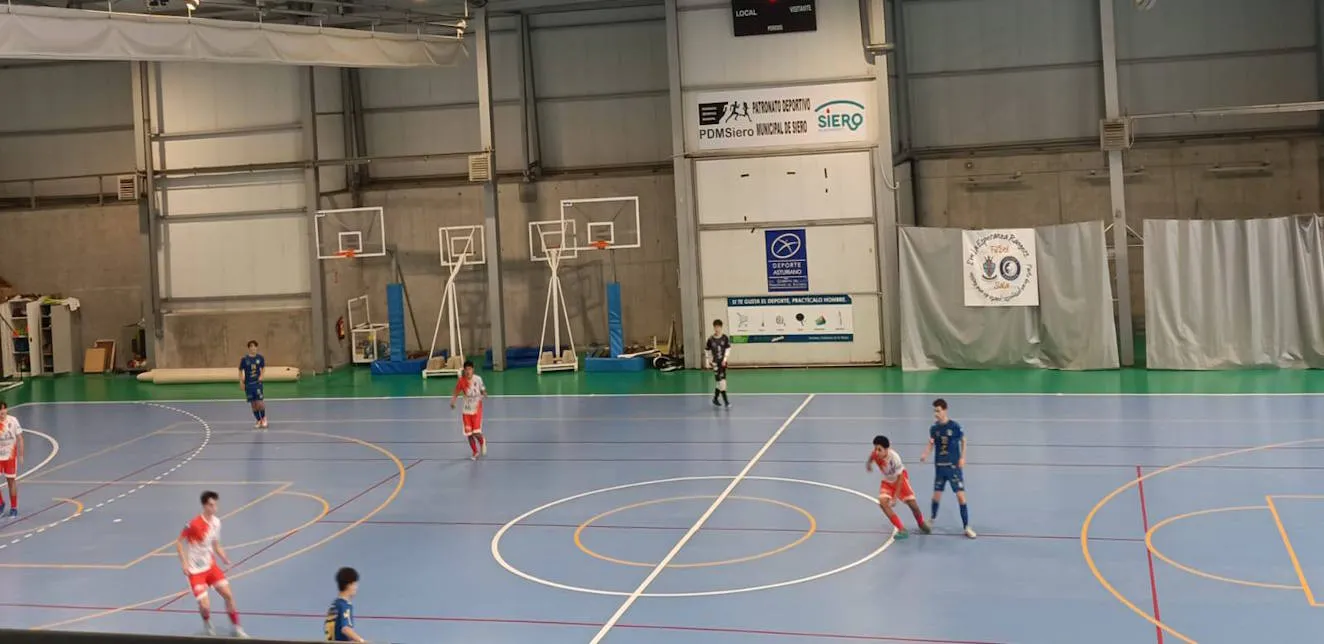 El Gijón Playas B remonta en la segunda parte y conquista la pista de La Esperanza B