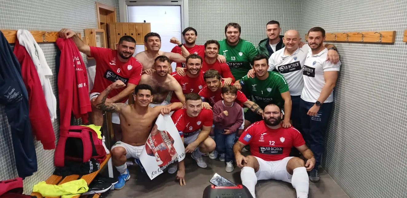 El Rompiente se impone en Mieres con un festival de goles y mantiene su pulso por el liderato