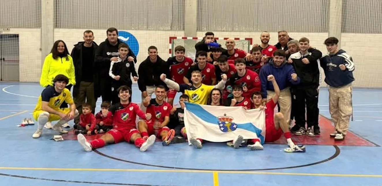 El Deportivo Laviana roza la remontada en Coruña pero sigue sin premio
