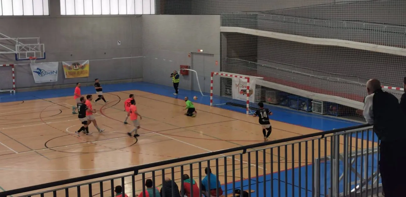 El Salinas busca prolongar su dominio en una octava jornada decisiva de la Primera Asturfutsal