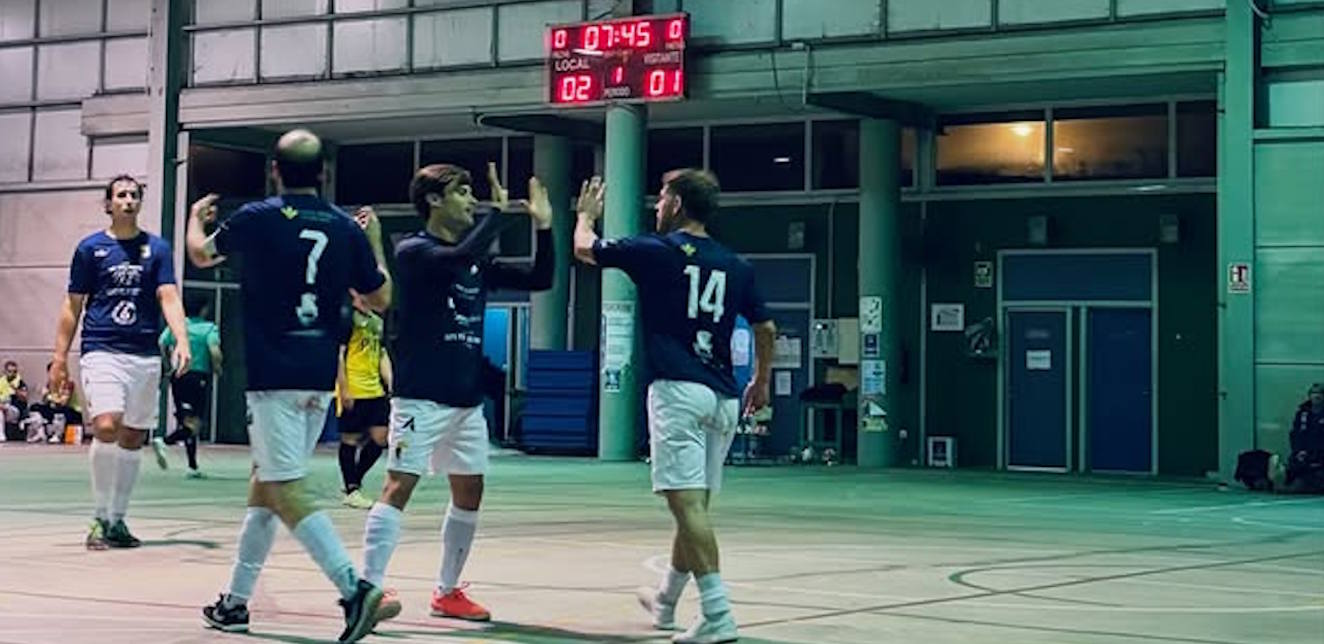 El Salinas C.F. impone un ritmo vertiginoso y prolonga su pleno de victorias con un póker estelar de Jorge Cayarga