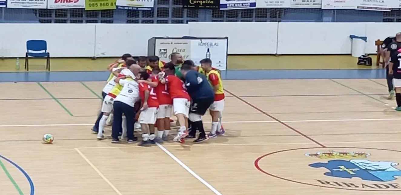 El Rompiente rescata un empate agónico ante el Villa de Tineo en Ribadesella