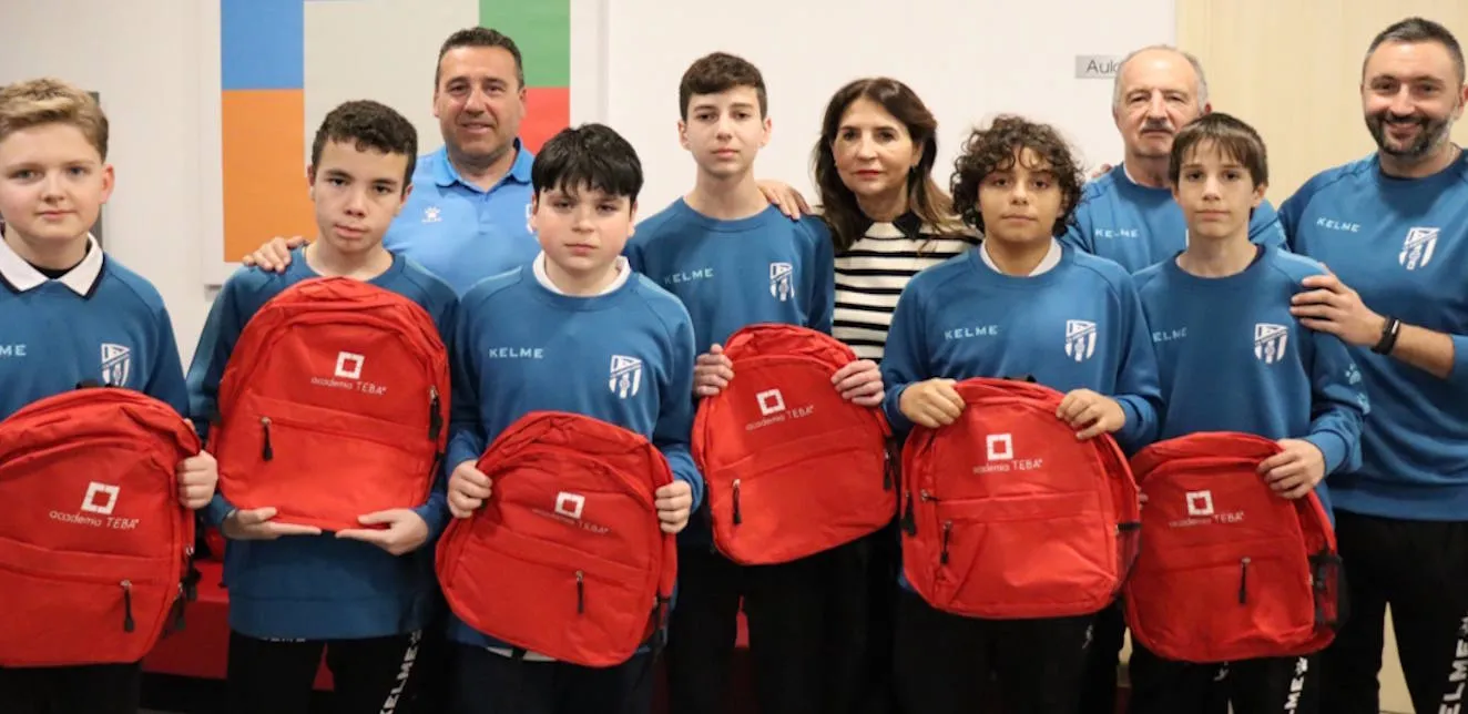 El C.D Albolote Futsal visita las instalaciones de Academia Teba, patrocinador oficial de la entidad