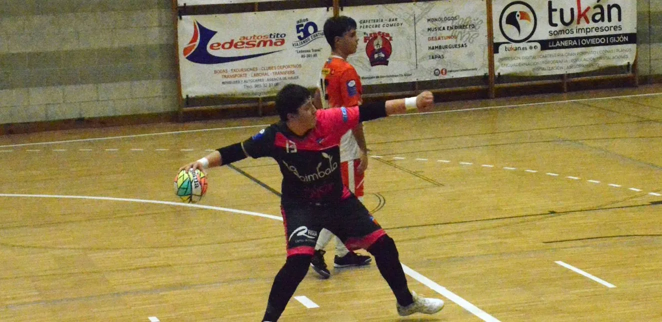 El Gijón Playas ‘B’ se impone con oficio en un duelo intenso ante El Parque