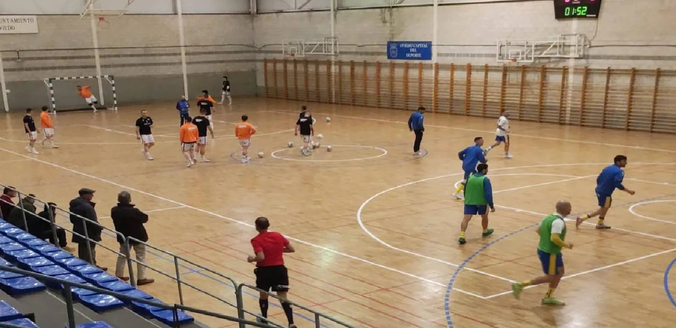 Avilés Sport impone su dominio y conquista el Ceccini con una exhibición ofensiva e iguala al Laviana