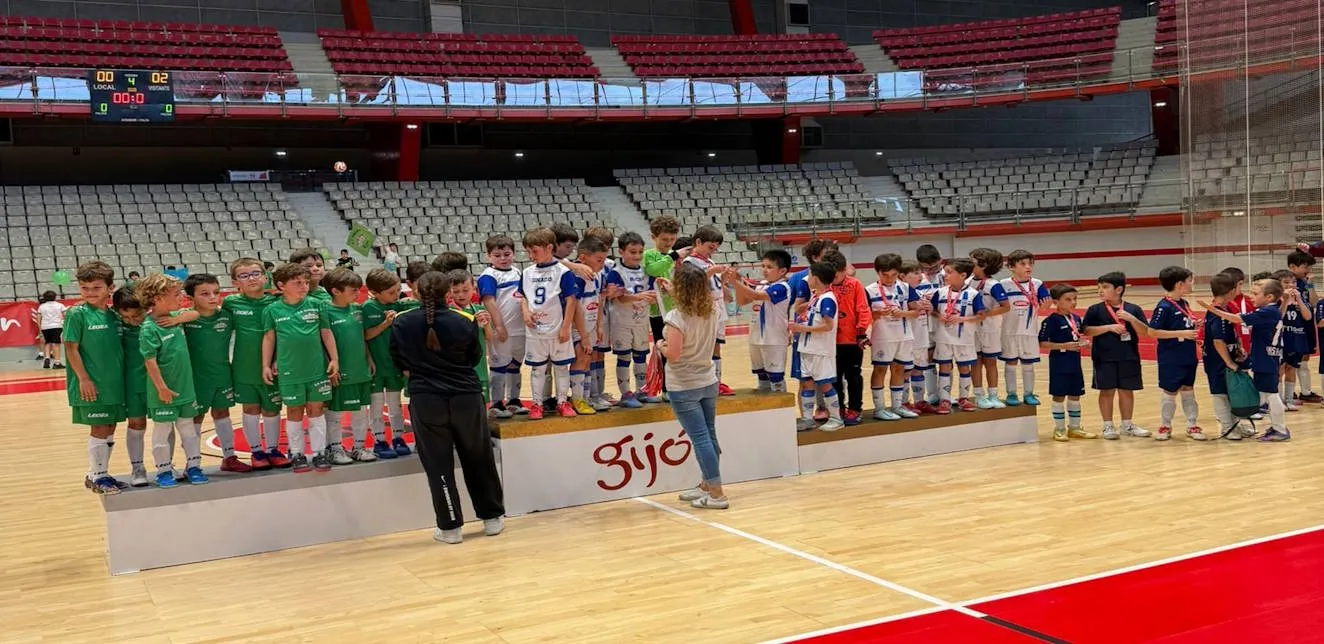 Colegio Río Piles y Colegio La Inmaculada, campeones benjamín y prebenjamín en los Juegos Escolares de Gijón