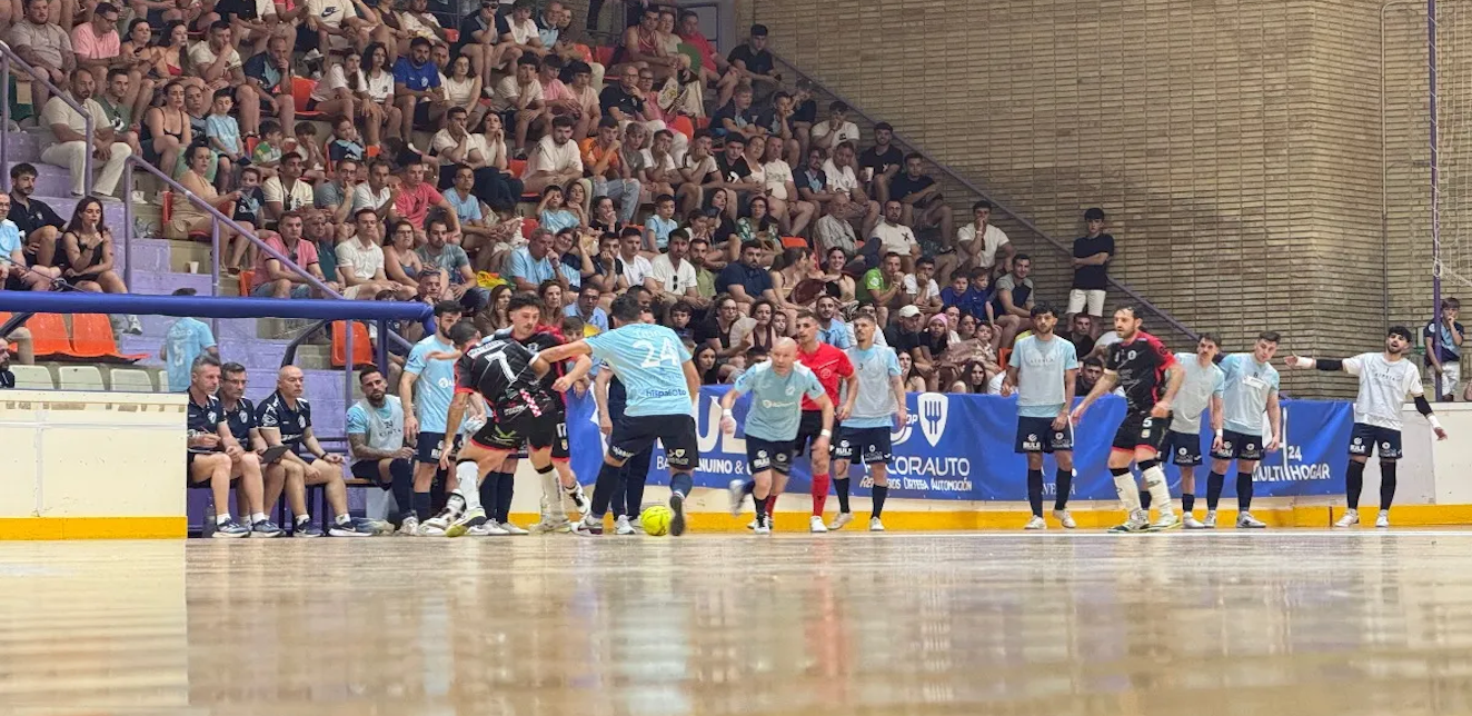 La caldera de La Salobreja empuja a Avanza Jaén a luchar por el ascenso (4-1)