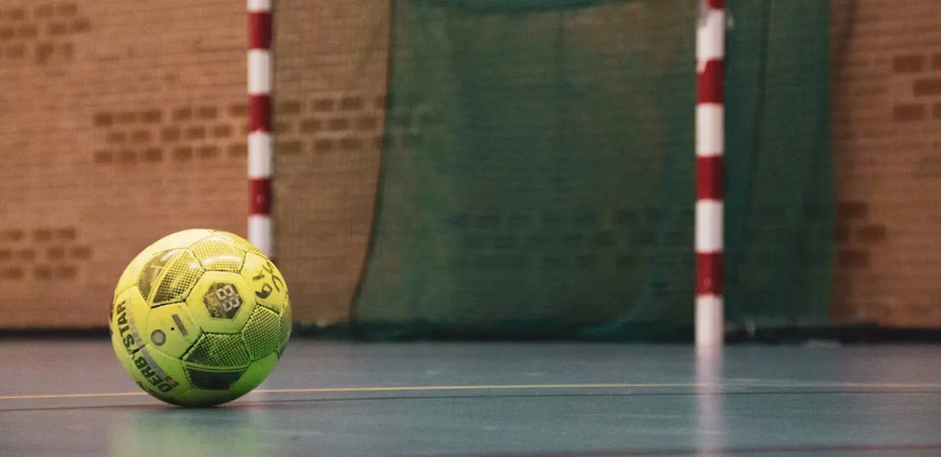 ¿Por qué las competiciones de fútbol en espacios reducidos están creciendo en 2025?