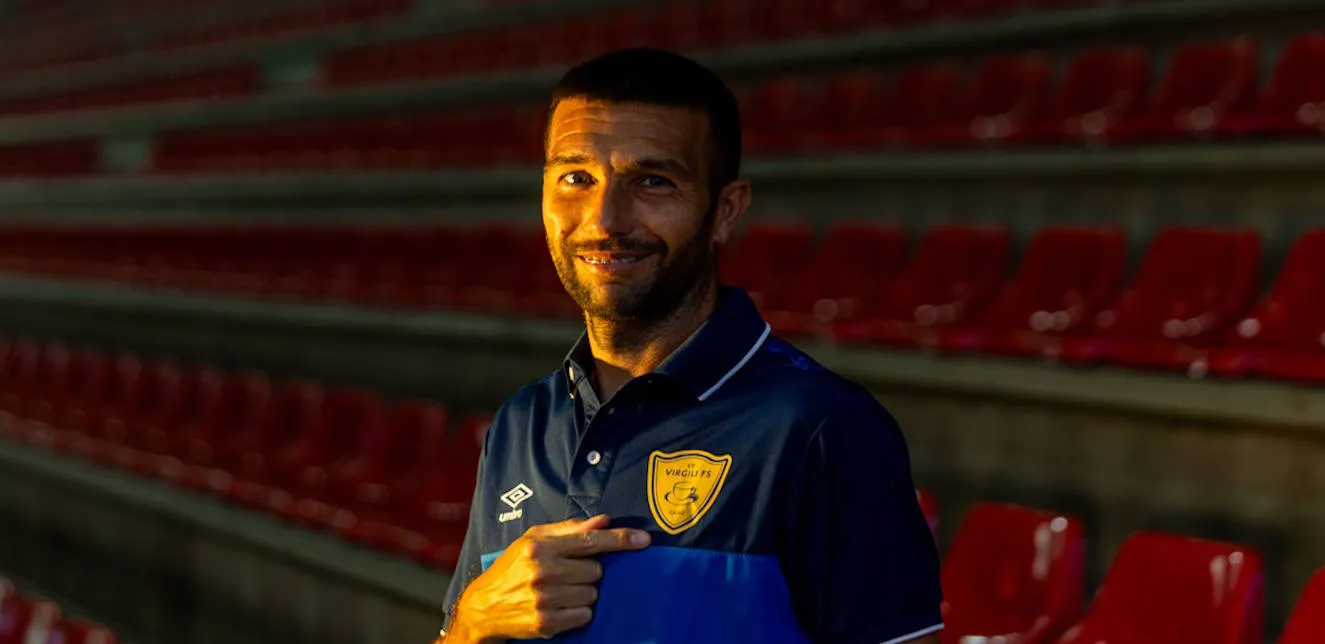 El internacional británico Guille Wallace renueva con el CD Virgili Cádiz para la temporada 2025-2026