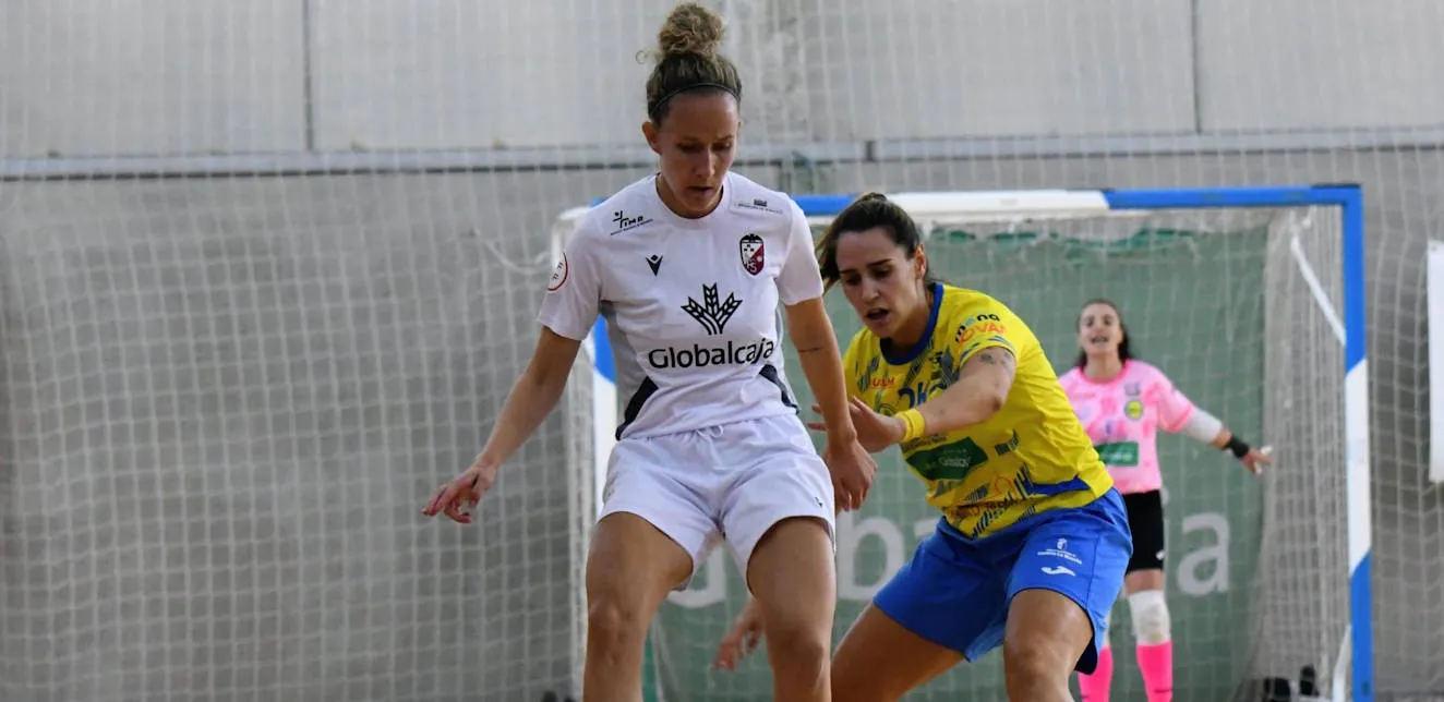 Las tres fichajes del Salesianos deciden el derbi