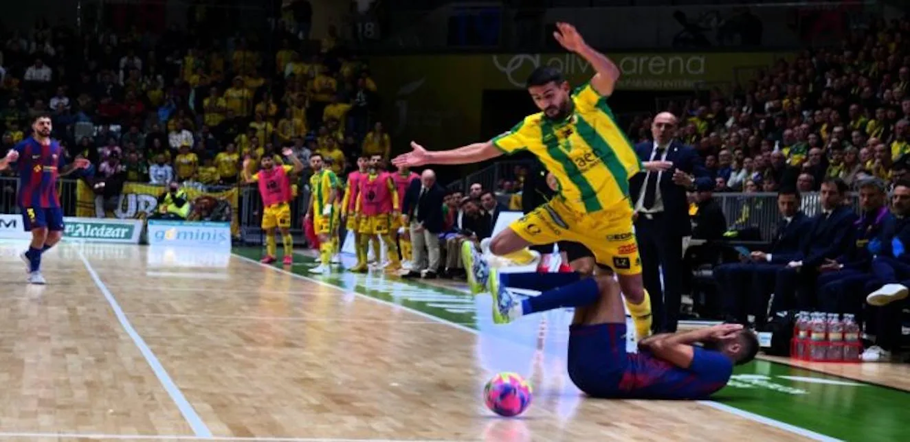 El Olivo Arena se convierte en un volcán en un duelo de poder a poder sin vencidos