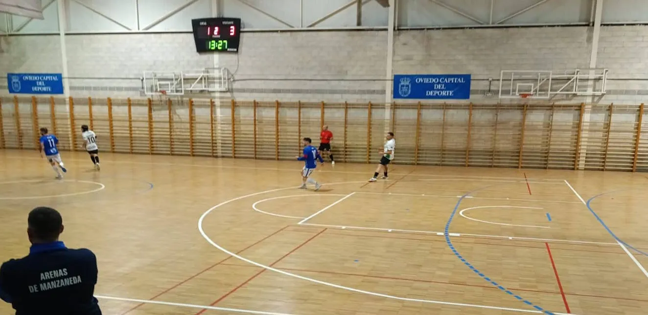 El Arenas de Manzaneda protagoniza una remontada épica para tumbar al Santa Cruz en el último suspiro