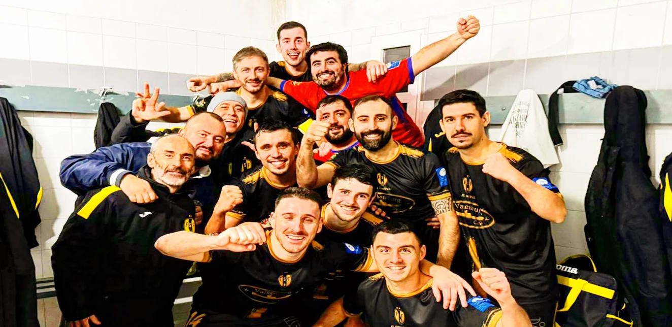 El Franco F.S. fulmina al colista en una primera parte arrolladora y toma aire en la tabla