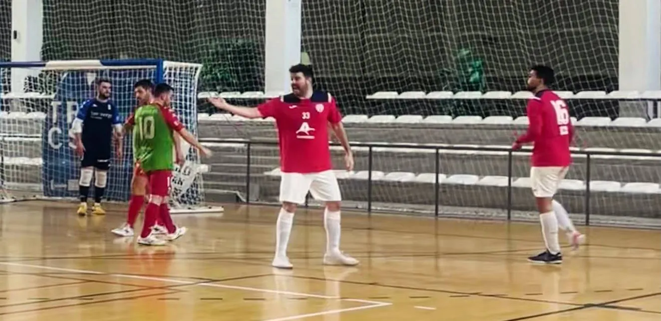 El Deportivo Laviana roza la remontada pero cae en los minutos finales