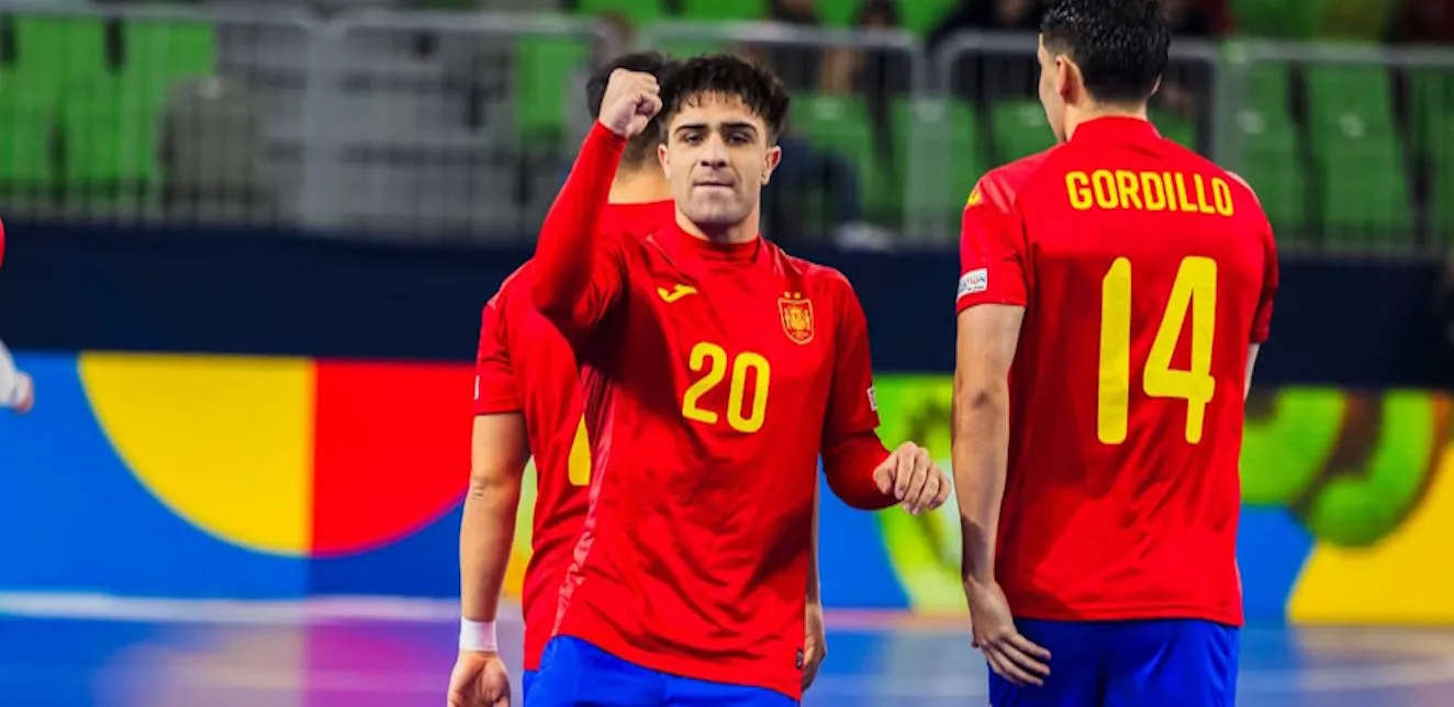 España se pone el mono de trabajo para derribar el muro bielorruso
