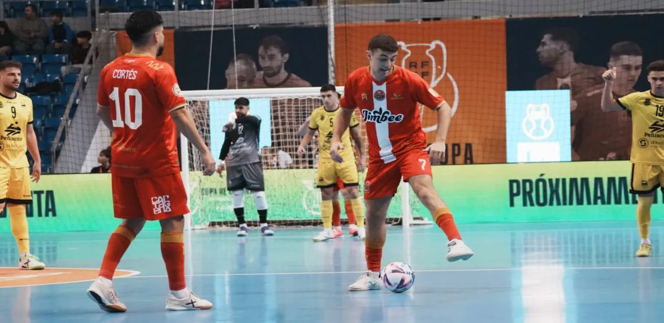 Mellado apaga la rebelión del Peñíscola sobre la bocina y mete al Jimbee Cartagena en su tercera final consecutiva