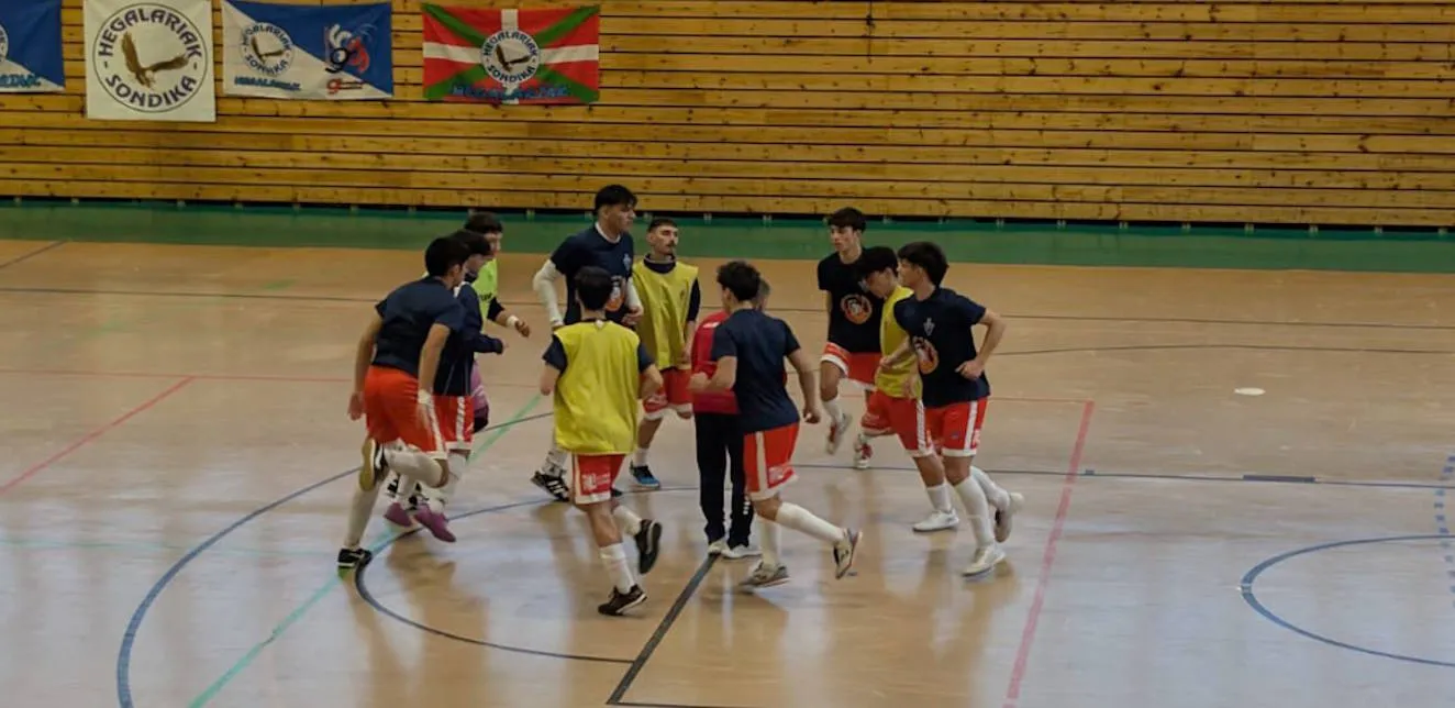 El E.F.S. de Siero busca la zona noble y el Gijón Playas examina al aspirante vasco en el cierre de la primera vuelta