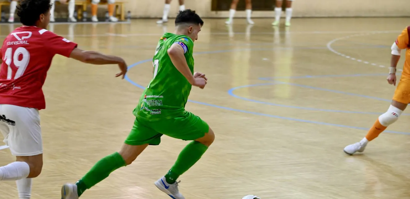 El FS Vicente & Matanza Cuéllar rompe su racha venciendo al Tres Columnas