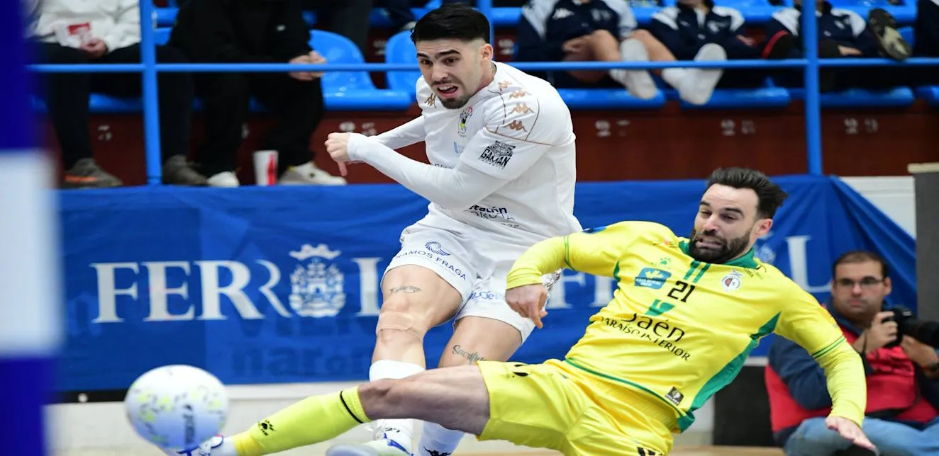 O Parrulo Ferrol tumba al Jaén Paraíso Interior y se aúpa a los puestos nobles (5-2)