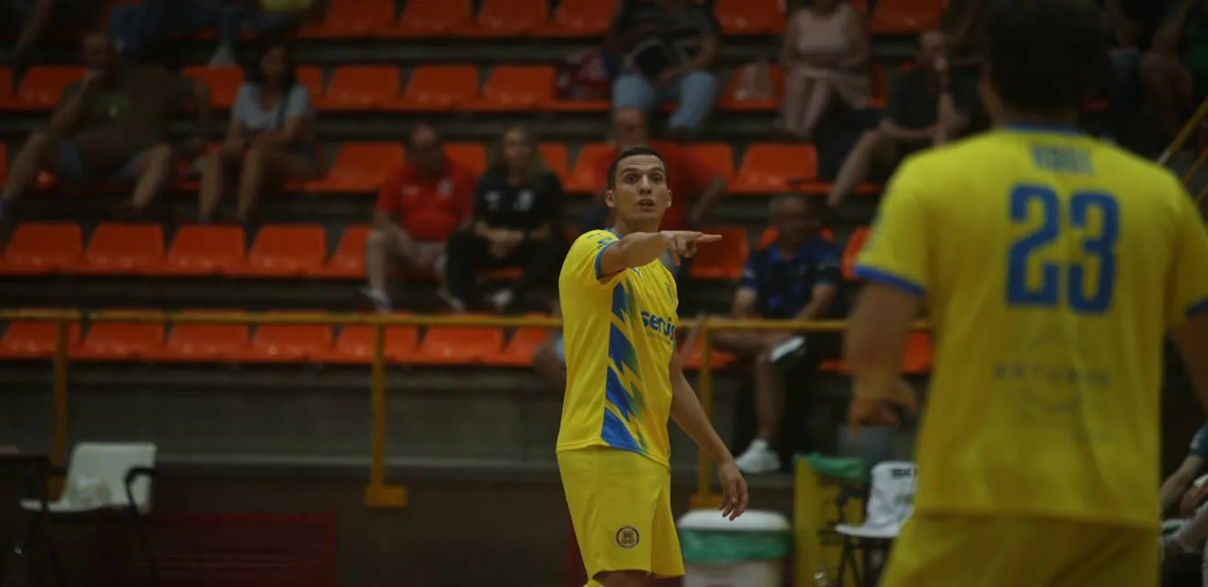 El Alcorcón supera un susto ante El Álamo y sigue acercándose al liderato (5-2)