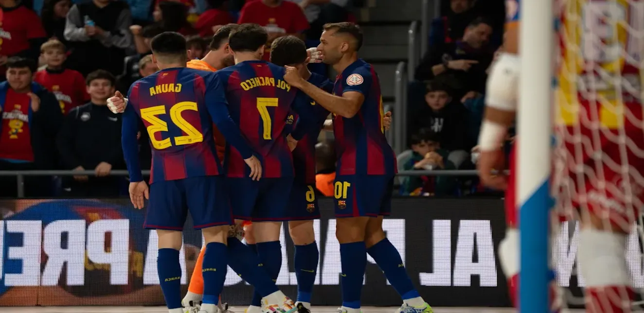 El Barça recupera el trono con un festival ofensivo y celebra el regreso de Catela