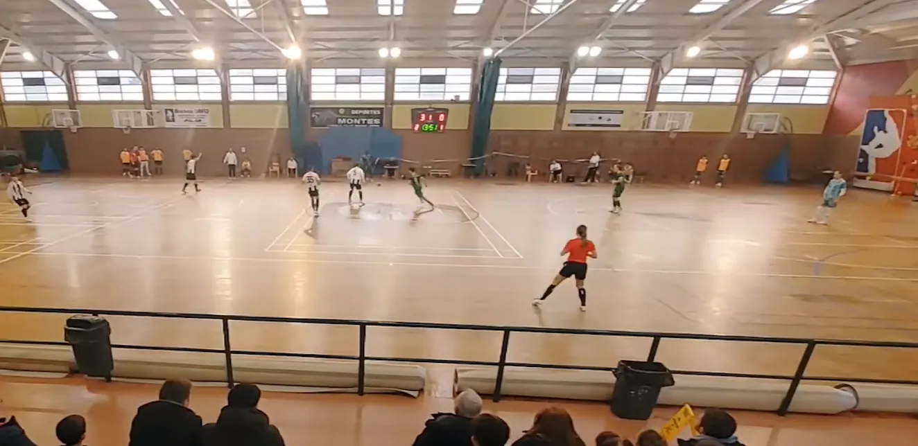 Un Deportivo Laviana indomable resurge del caos para vencer al Xove en un duelo para la historia (11-9)