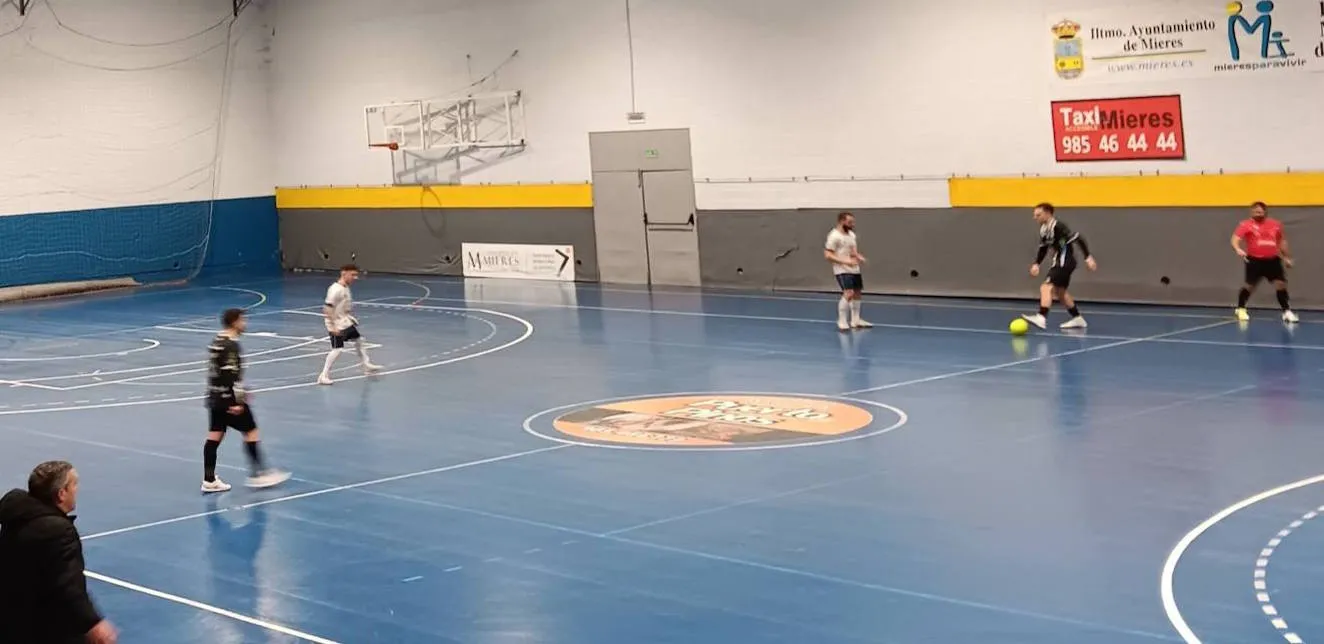 El Racing de Mieres no hace prisioneros y devora al colista en un domingo plácido
