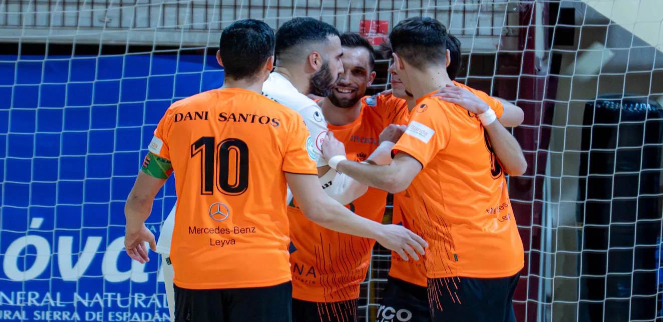 El MRB-FS Móstoles asalta Valencia en una oda al fútbol sala (7-8)