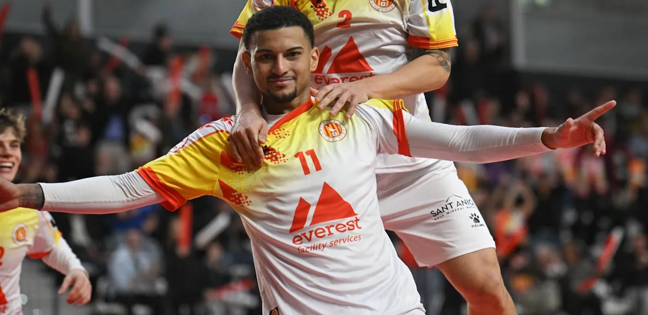 Éxtasis y casta en el Pavelló Nou: Industrias Santa Coloma sella una remontada de oro ante el Ribera Navarra (4-3)