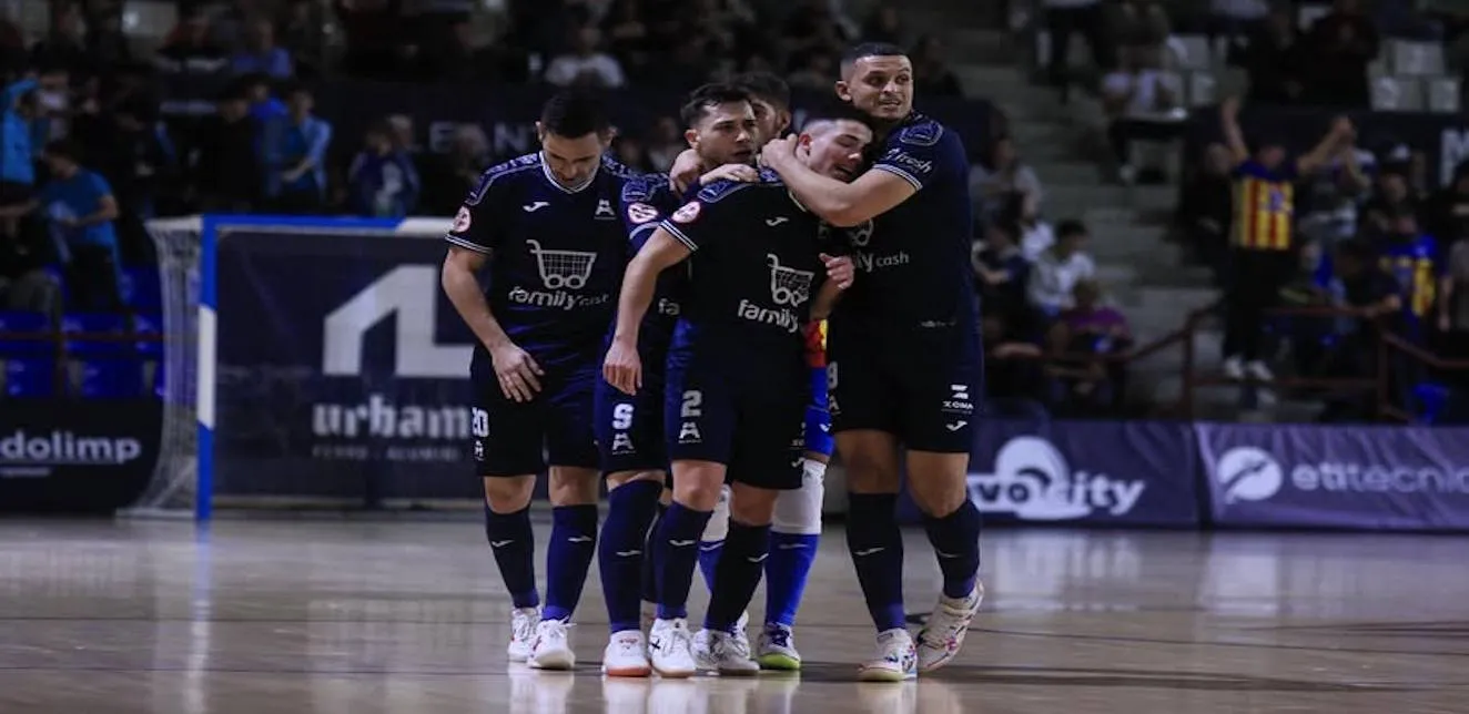 El Palau se niega a rendirse: Un heroico Family Cash Alzira tumba al Viña Albali y se aferra a la Primera (2-1)