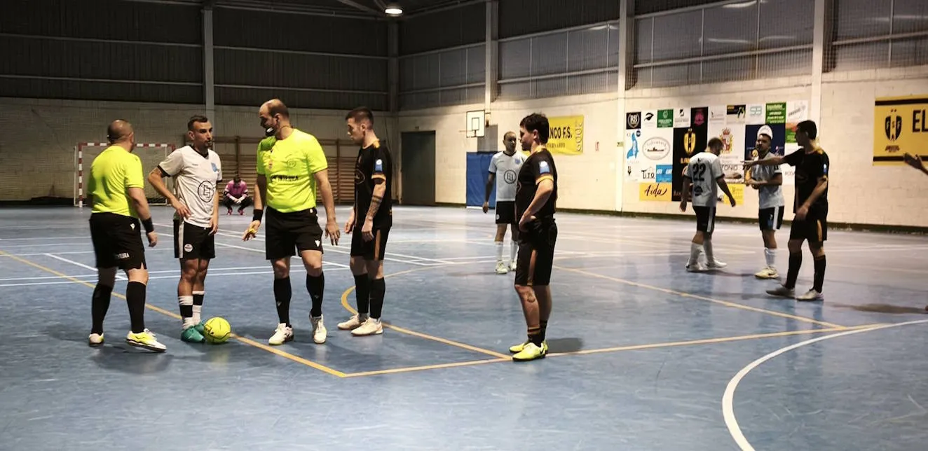 El Atlético Moscón otea la Copa Principado tras firmar su tercera victoria consecutiva en un duelo vibrante