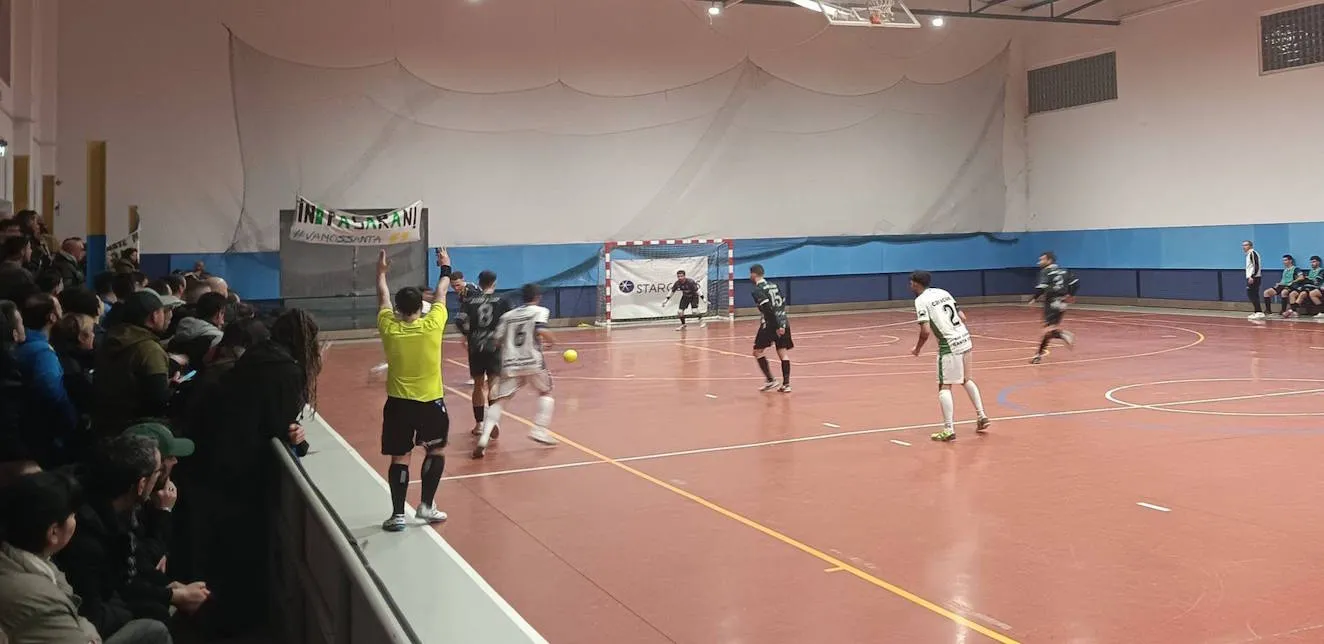 El Racing de Mieres impone su ley en el derbi minero tras descifrar el candado del Santa Cruz