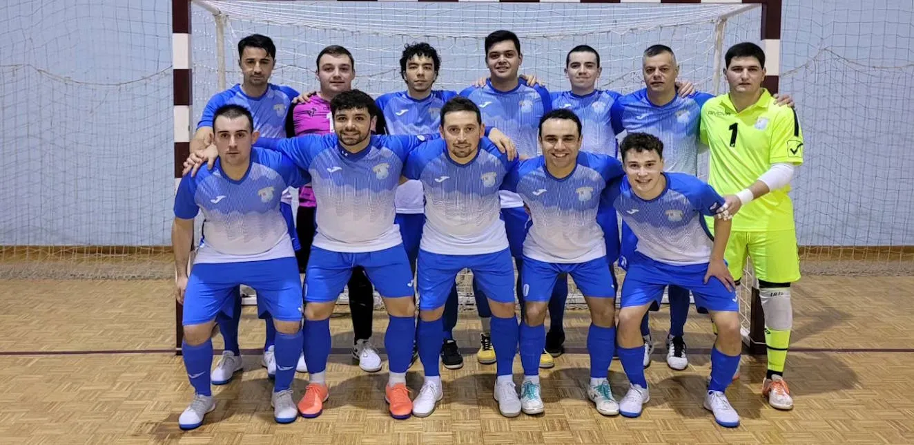 Una genialidad final de Gabri rescata al Villa de Tineo en un duelo de ruleta rusa ante el Gijón Perchera
