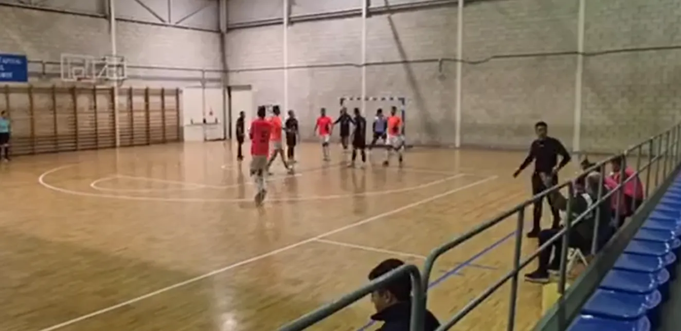 Los Coyanes impone su pegada en Oviedo para frenar las aspiraciones del Boliches