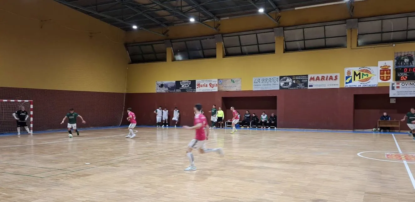 El vendaval del Gimnástico arrasa Morcín y deja al Monsacro tiritando en el derbi comarcal