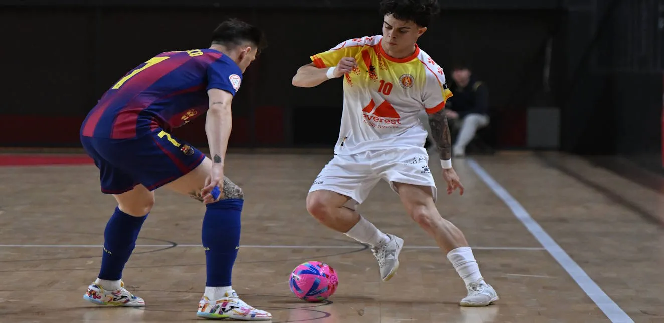 El Barça impone su pegada en el derbi catalán ante un combativo Industrias Santa Coloma (3-7)