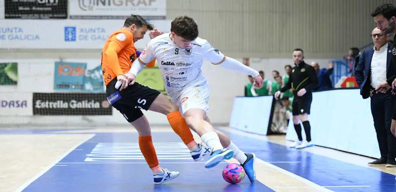 O Parrulo Ferrol y Ribera Navarra firman un trepidante empate (4-4) en A Malata