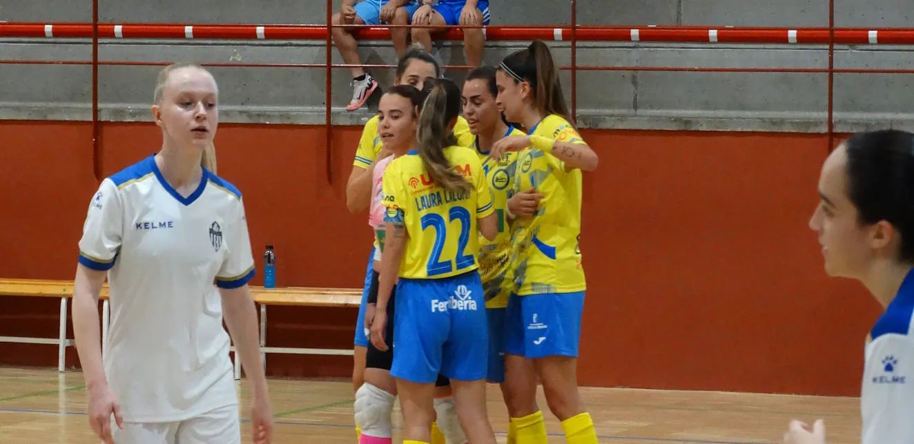 El Salesianos recupera su aplazado con el coliderato en juego